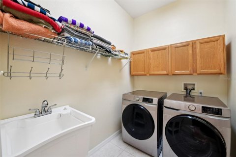 House in Winter Springs, Florida 4 bedrooms, 235.32 sq.m. № 1901854 - photo 23