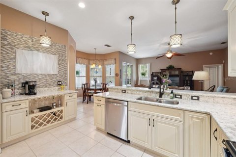 House in Winter Springs, Florida 4 bedrooms, 235.32 sq.m. № 1901854 - photo 11