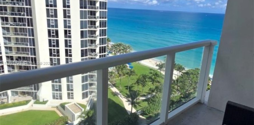 Estudio en el Condominio en Sunny Isles Beach, Florida № 1987723