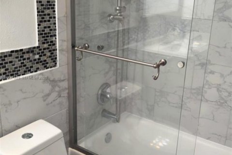 Condominio en venta en Sunny Isles Beach, Florida, 33.44 m2 № 1987723 - foto 10