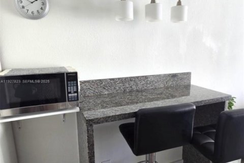 Condominio en venta en Sunny Isles Beach, Florida, 33.44 m2 № 1987723 - foto 4