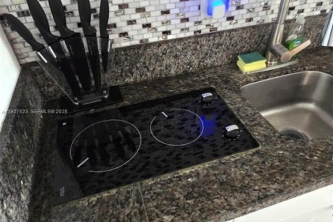 Condominio en venta en Sunny Isles Beach, Florida, 33.44 m2 № 1987723 - foto 6