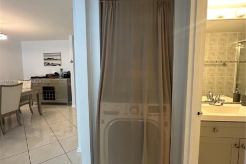 Copropriété à louer à Hallandale Beach, Floride: 2 chambres, 115.94 m2 № 1827468 - photo 17