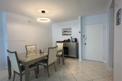 Copropriété à louer à Hallandale Beach, Floride: 2 chambres, 115.94 m2 № 1827468 - photo 7