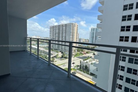 Copropriété à louer à Hallandale Beach, Floride: 2 chambres, 115.94 m2 № 1827468 - photo 19