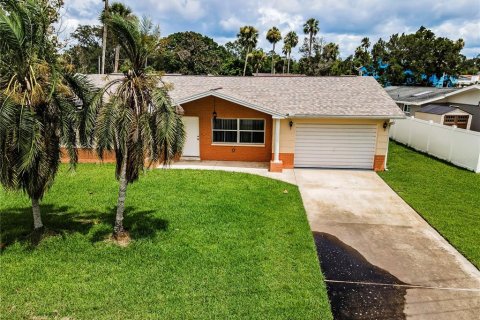House in New Port Richey, Florida 3 bedrooms, 124.4 sq.m. № 1817332 - photo 3