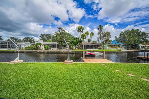 House in New Port Richey, Florida 3 bedrooms, 124.4 sq.m. № 1817332 - photo 17