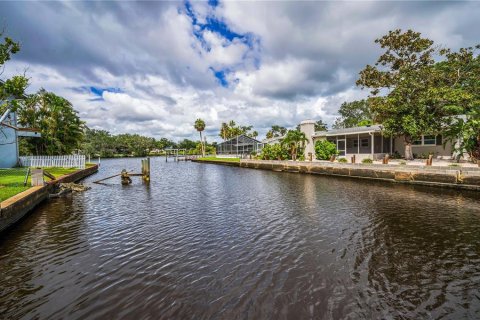 House in New Port Richey, Florida 3 bedrooms, 124.4 sq.m. № 1817332 - photo 26