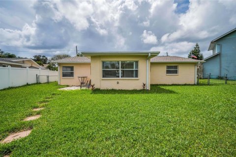 House in New Port Richey, Florida 3 bedrooms, 124.4 sq.m. № 1817332 - photo 14