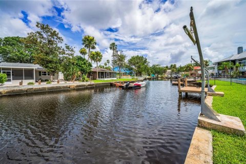 House in New Port Richey, Florida 3 bedrooms, 124.4 sq.m. № 1817332 - photo 28