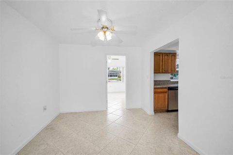 House in New Port Richey, Florida 3 bedrooms, 124.4 sq.m. № 1817332 - photo 23