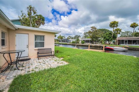 House in New Port Richey, Florida 3 bedrooms, 124.4 sq.m. № 1817332 - photo 11
