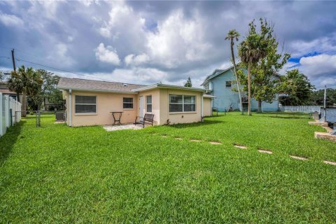 House in New Port Richey, Florida 3 bedrooms, 124.4 sq.m. № 1817332 - photo 13