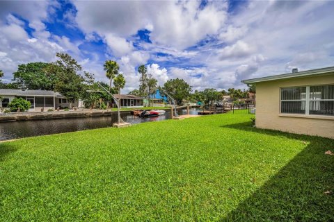 House in New Port Richey, Florida 3 bedrooms, 124.4 sq.m. № 1817332 - photo 16
