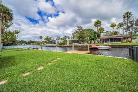 House in New Port Richey, Florida 3 bedrooms, 124.4 sq.m. № 1817332 - photo 12