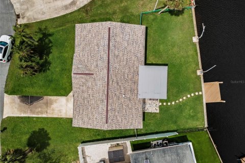 House in New Port Richey, Florida 3 bedrooms, 124.4 sq.m. № 1817332 - photo 5