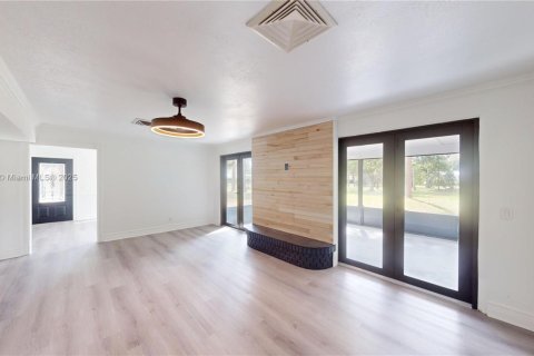 House in Loxahatchee Groves, Florida 5 bedrooms, 289.95 sq.m. № 1955183 - photo 12