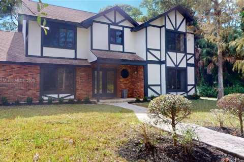 House in Loxahatchee Groves, Florida 5 bedrooms, 289.95 sq.m. № 1955183 - photo 1