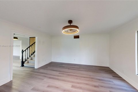 House in Loxahatchee Groves, Florida 5 bedrooms, 289.95 sq.m. № 1955183 - photo 7