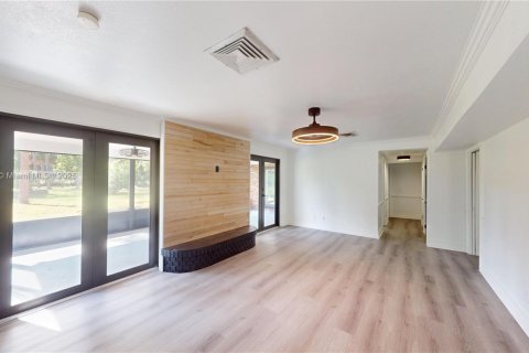 House in Loxahatchee Groves, Florida 5 bedrooms, 289.95 sq.m. № 1955183 - photo 10