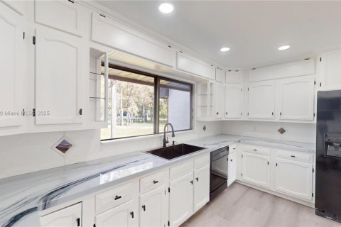 House in Loxahatchee Groves, Florida 5 bedrooms, 289.95 sq.m. № 1955183 - photo 8