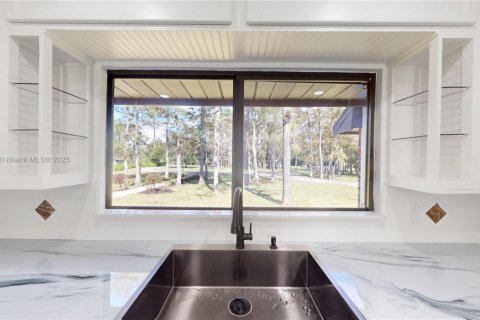 House in Loxahatchee Groves, Florida 5 bedrooms, 289.95 sq.m. № 1955183 - photo 9