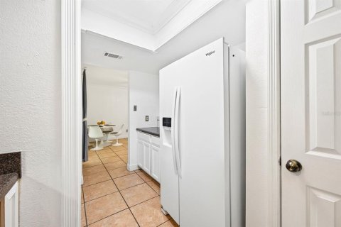 Condo in Orlando, Florida, 2 bedrooms № 2225147 - photo 10