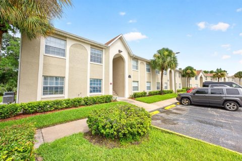 Condo in Orlando, Florida, 2 bedrooms № 2225147