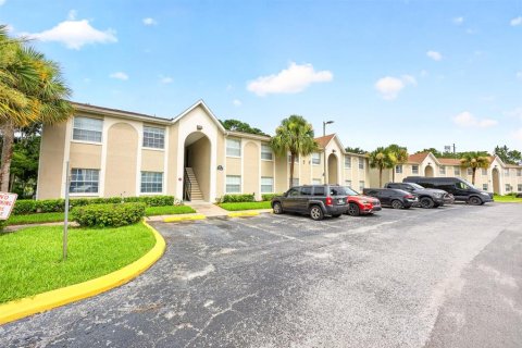 Condo in Orlando, Florida, 2 bedrooms № 2225147 - photo 21