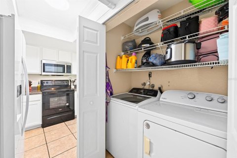 Condo in Orlando, Florida, 2 bedrooms № 2225147 - photo 11