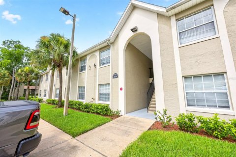Condo in Orlando, Florida, 2 bedrooms № 2225147 - photo 2
