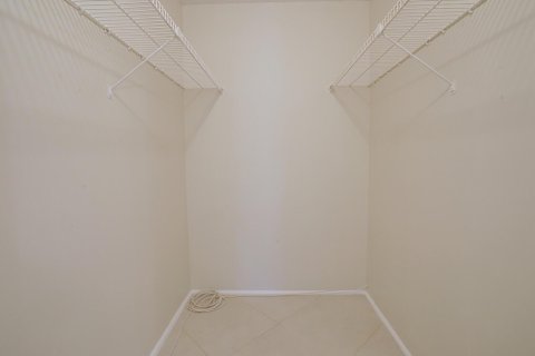 Condo in Palm Springs, Florida, 1 bedroom № 2177214 - photo 23