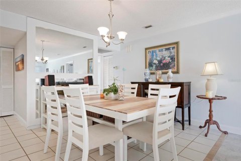 House in Venice, Florida 3 bedrooms, 138.15 sq.m. № 1831975 - photo 11