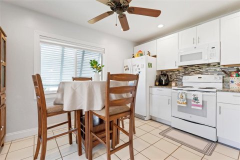 House in Venice, Florida 3 bedrooms, 138.15 sq.m. № 1831975 - photo 16