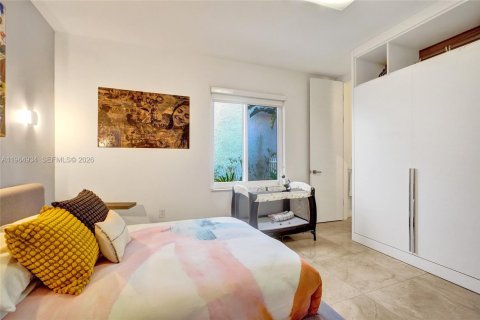 Casa en venta en Miami, Florida, 4 dormitorios № 2029575 - foto 12