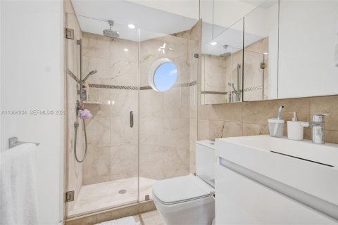 Casa en venta en Miami, Florida, 4 dormitorios № 2029575 - foto 14