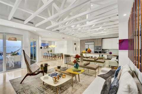Casa en venta en Miami, Florida, 4 dormitorios № 2029575 - foto 5