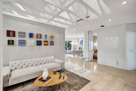 Casa en venta en Miami, Florida, 4 dormitorios № 2029575 - foto 4