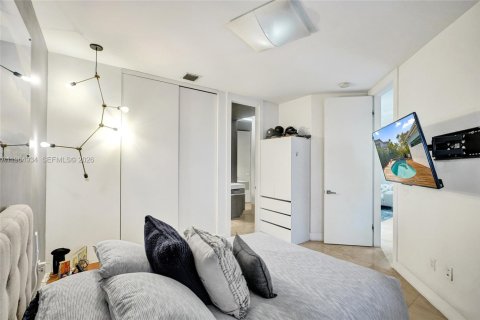 Casa en venta en Miami, Florida, 4 dormitorios № 2029575 - foto 18