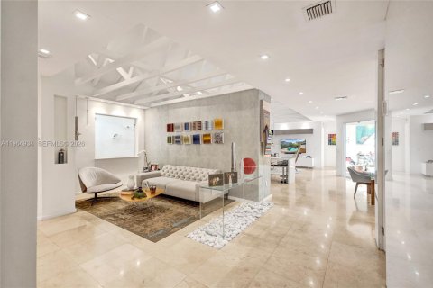 Casa en venta en Miami, Florida, 4 dormitorios № 2029575 - foto 23