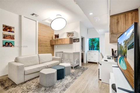 Casa en venta en Miami, Florida, 4 dormitorios № 2029575 - foto 27