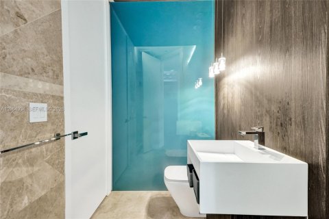 Casa en venta en Miami, Florida, 4 dormitorios № 2029575 - foto 19