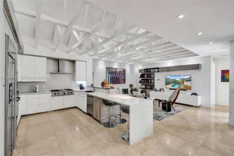 Casa en venta en Miami, Florida, 4 dormitorios № 2029575 - foto 3