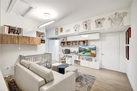 Casa en venta en Miami, Florida, 4 dormitorios № 2029575 - foto 26