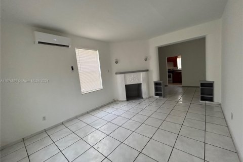 Commercial property in Miami, Florida 152.36 sq.m. № 1811592 - photo 4