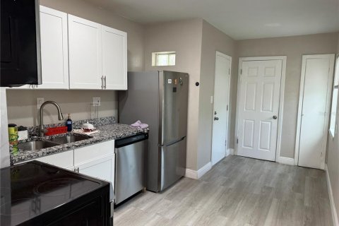 Casa en alquiler en Saint Petersburg, Florida, 2 dormitorios, 74.32 m2 № 2099336 - foto 4