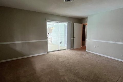 House in Mount Dora, Florida 3 bedrooms, 220.27 sq.m. № 2234304 - photo 8