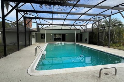 House in Mount Dora, Florida 3 bedrooms, 220.27 sq.m. № 2234304 - photo 20