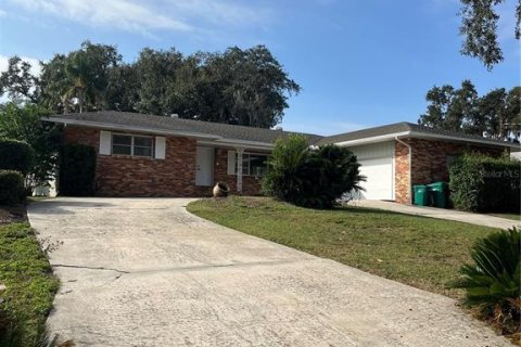 House in Mount Dora, Florida 3 bedrooms, 220.27 sq.m. № 2234304