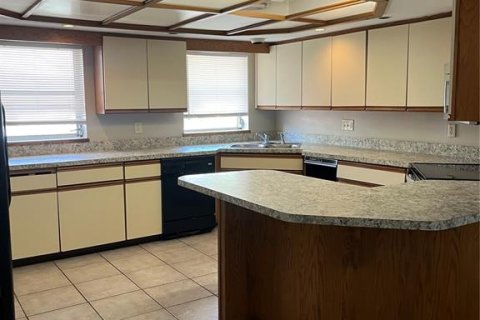 House in Mount Dora, Florida 3 bedrooms, 220.27 sq.m. № 2234304 - photo 6